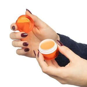 Balzám na rty, fialová