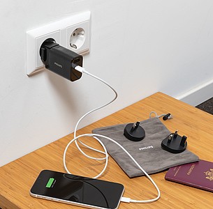 Cestovní nabíječka PHILIPS s power delivery