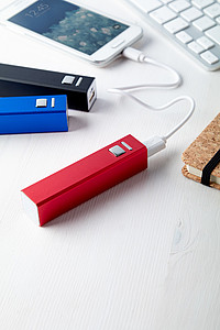 Hliníková powerbanka 2200mAh, červená