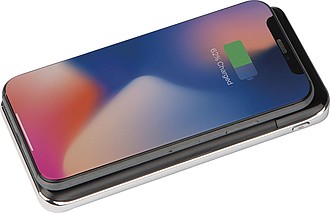 Kovová powerbanka s kapacitou 8000mAh a s bezdrátovým nabíjením