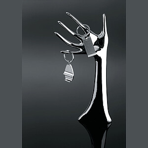 Kovový přívěšek na klíče s otvírákem na láhve, stříbrná