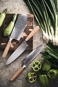 Kuchařský santoku nůž s dřevěnou rukojetí
