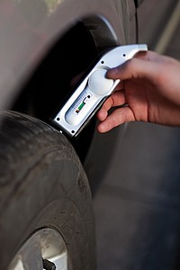 LASSO Digitální měřič tlaku v pneumatikách