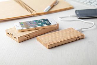 Powerbanka 6000mAh s nabíječkou, bambusový povrch
