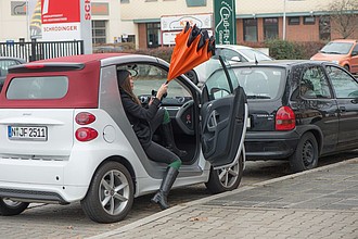 REVERSE Deštník, sklápějící se suchou stranou ven s rukojetí tvaru C, oranžová