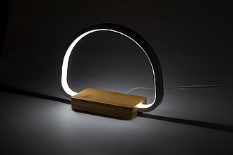 Stolní lampa s bezdrátovou nabíječkou