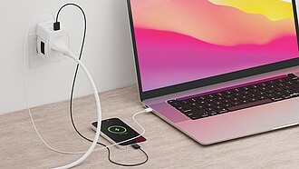 Světový cestovní adaptér MUV 65W PD s USB C kabelem, bílá