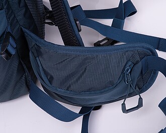 Turistický batoh s bedrovým pásem, tmavě modrá