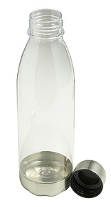 Průhledná láhev na vodu s jemným barevným nádechem. Objem 650ml. Transparentní.