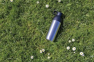 Termoska z recyklované oceli, objem 540 ml, stříbrná